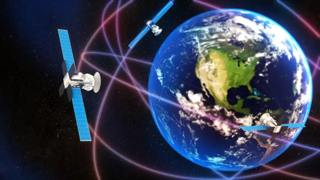 Sensor gnss em satélite rodando o globo terrestre.