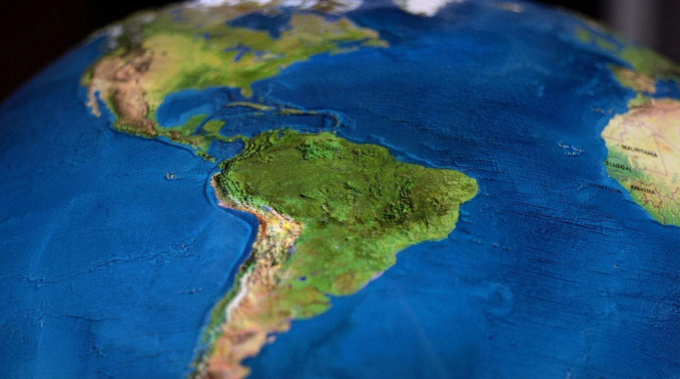 Cartografia no gerenciamento de desastres naturais com mapas digitais, SIG e monitoramento de áreas de risco.