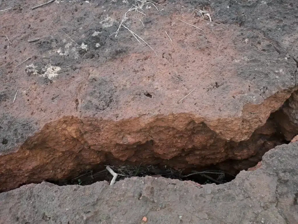 Trinca de tração, sinal de instabilidade em taludes