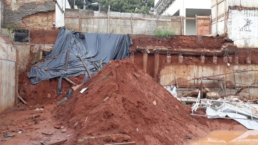 rompimento de um talude