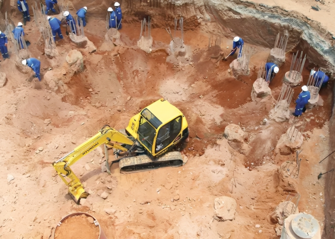 Influência da sequência construtiva no desempenho geotécnico de escavações e aterros